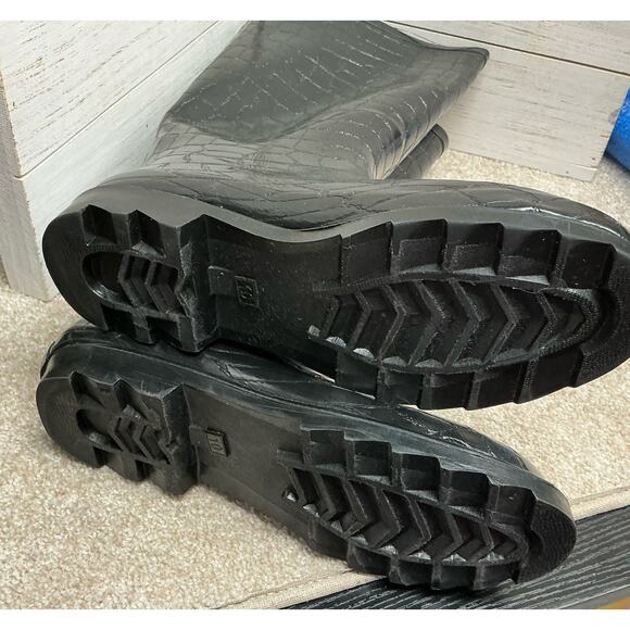 Chooka Signature Crocodilia Black Print Women Rain Boots Sz 10 Buckle Mid Calf - Picture 9 of 13